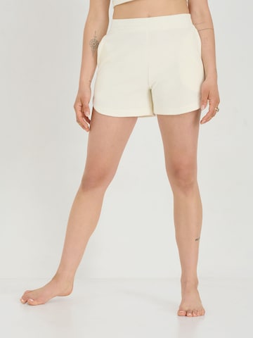 ABOUT YOU x Sofia Tsakiridou tavaline Püksid 'Betty', värv valge: eest vaates