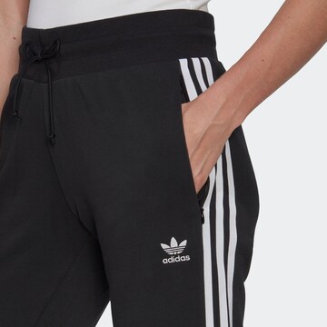 ADIDAS ORIGINALS Zúžený strih Nohavice 'Adicolor Classics' - Čierna