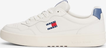 Baskets basses 'ESS' Tommy Jeans en blanc : devant