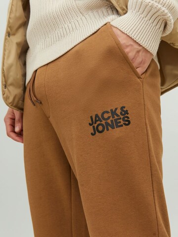 JACK & JONES - Tapered Calças 'Gordon' em castanho