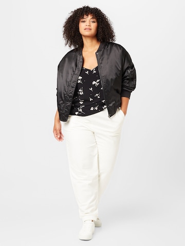 ABOUT YOU Curvy Top 'Laila' in Zwart