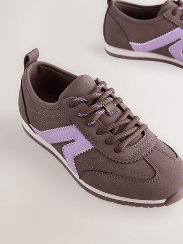 Next Sneakers in Bruin