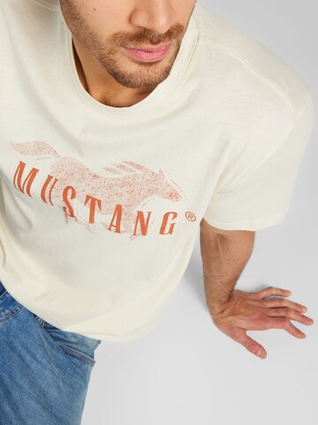 MUSTANG T-shirt 'Alex C' i beige