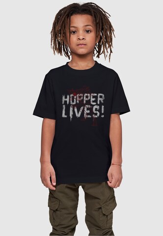 ABSOLUTE CULT Shirt 'Stranger Things - Hoppers Live Basic' in Zwart: voorkant