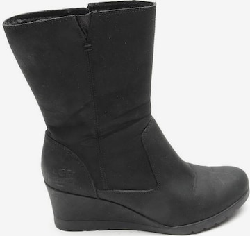 UGG Dress Boots in 39 in Black: front