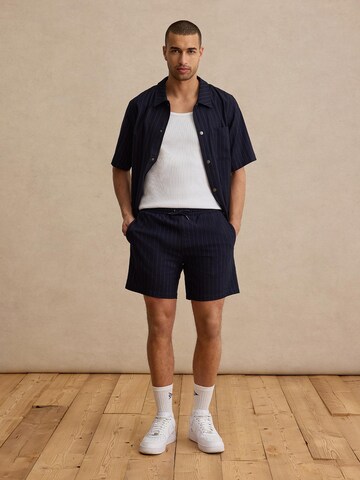 DAN FOX APPAREL Regular Shorts 'Ian' in Blau