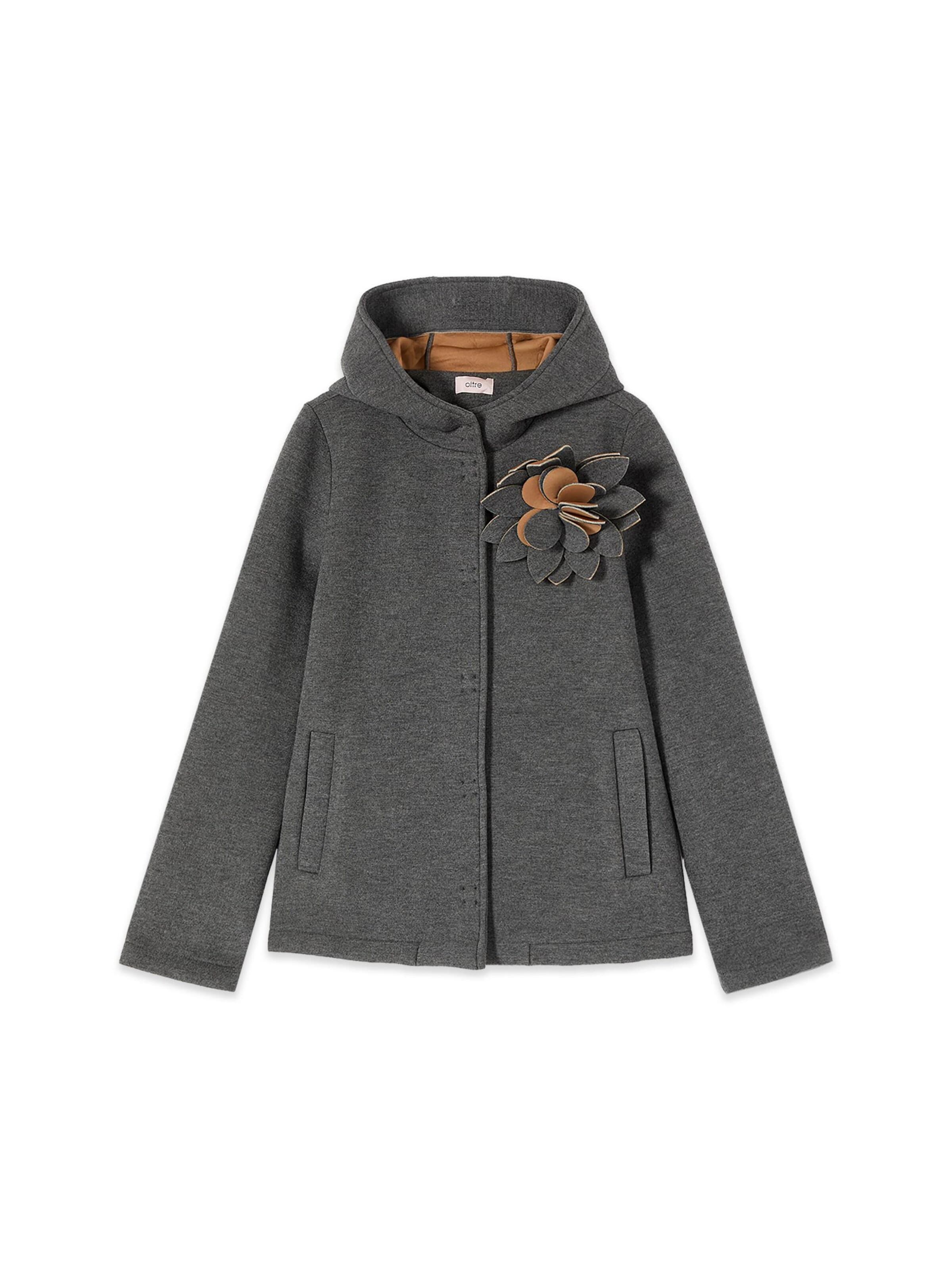 Cappotto di mezza stagione di oltre in grigio: frontale
