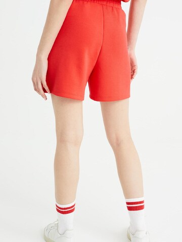 WE Fashion Regular Broek in Rood