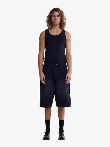 NEW AMSTERDAM Regular Pants in Black: front
