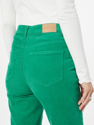 PULZ Jeans - Flared Calças 'SALLY' em verde