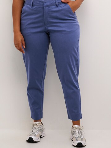 Coupe slim Pantalon chino 'Leana' KAFFE CURVE en bleu