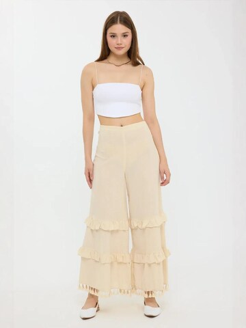 Hiccup Wide Leg Hose in Beige