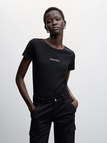 MANGO Koszulka w kolorze czarny: przód