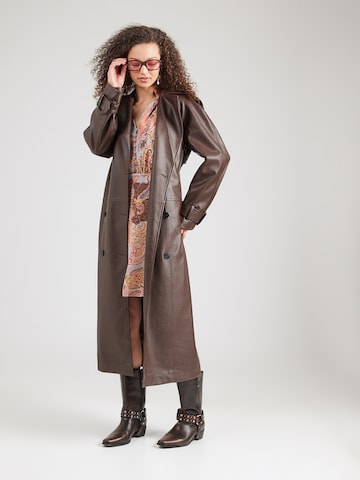 GUESS Φόρεμα σε πορτοκαλί