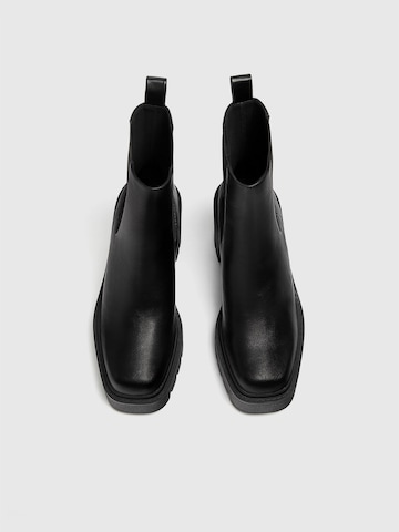 Pull&Bear Chelsea Boots in Schwarz