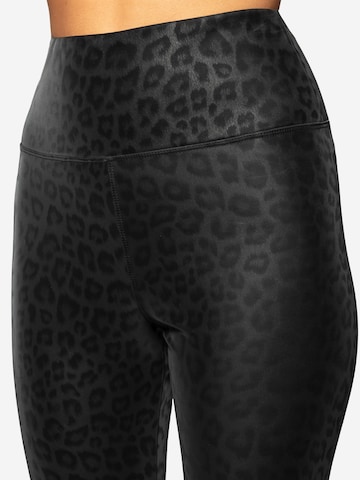 SASSYCLASSY Skinny Hose‌‌‌‌‌‌‌‌ in Schwarz