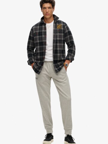 Superdry Tapered Broek 'Essential' in Grijs