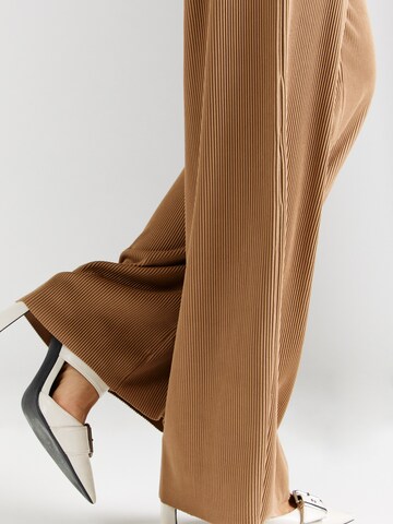 Hailys Wide leg Trousers 'Su44ri' in Beige