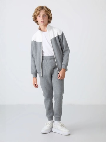 Tommy Life Trainingspak 'TOMMY Kinder Sport-Set' in Gemengde kleuren: voorkant