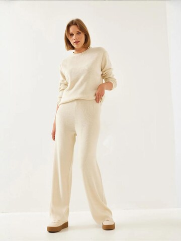 Completo pantalone di Bianco Lucci in beige