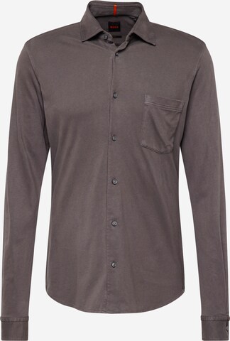 Coupe slim Chemise business BOSS en marron : devant