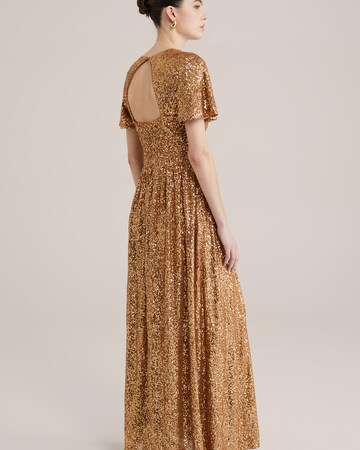 Rochie de seară de la WE Fashion pe auriu