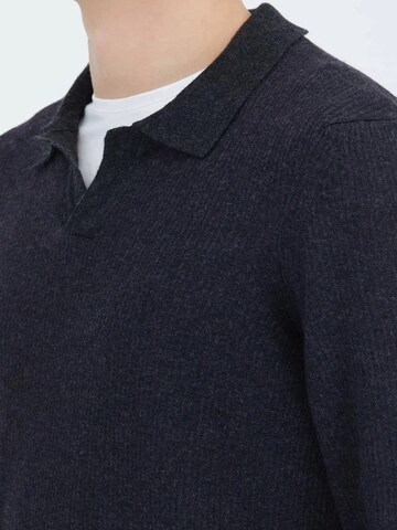 Ramsey Sweater in Grey