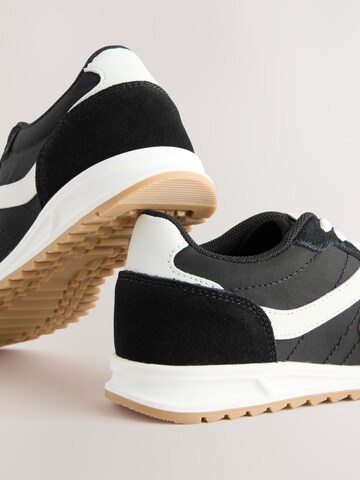 Baskets Next en noir