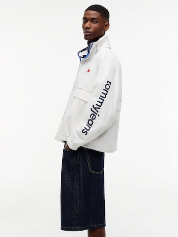 Veste mi-saison Tommy Jeans en blanc