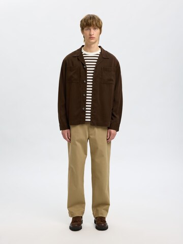 SELECTED Regular Fit Skjorte i brun