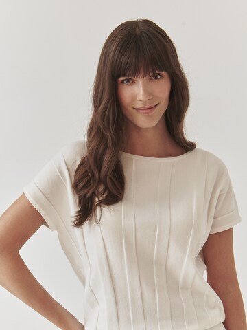 Pull-over 'RITIA' TATUUM en blanc