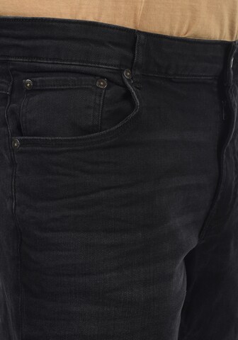 !Solid Regular Jeans in Black