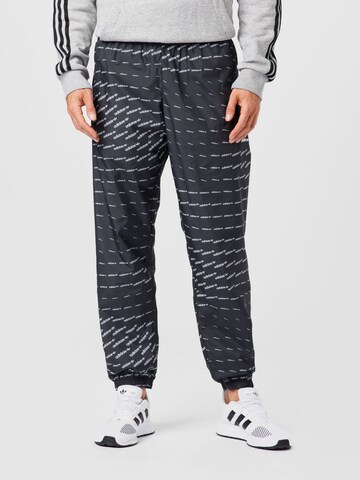 Tapered Pantaloni de la ADIDAS ORIGINALS pe negru: față