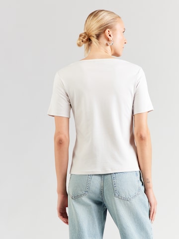 Tricou de la monari pe bej
