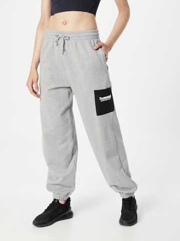 Effilé Pantalon 'DACIA' Hummel en gris : devant