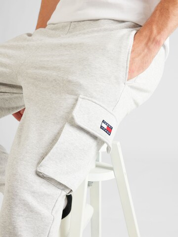 Tommy Jeans Ozke Kargo hlače | siva barva