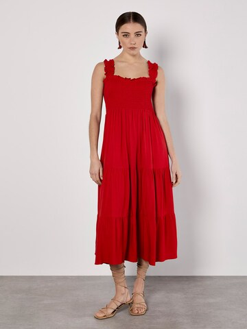 Apricot Smock Tiered Midi Dress ' ' in Rot