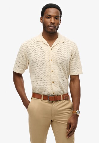 Fit confort Chemise Superdry en beige : devant