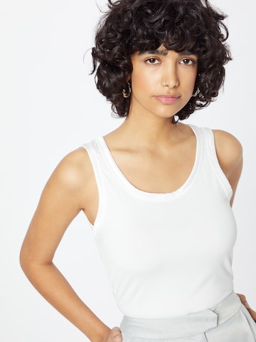 Top 'Lane' di b.young in bianco