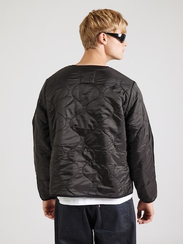 ALPHA INDUSTRIES Демисезонная куртка в Черный