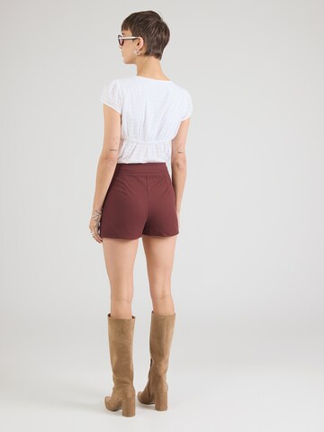 Regular Fustă 'Emma' de la ABOUT YOU pe roșu