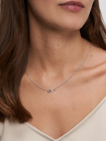 s.Oliver Necklace in Silver: front
