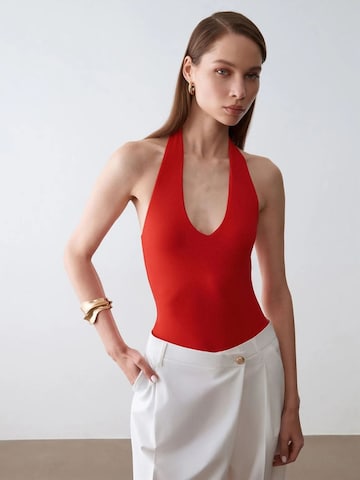 Dilvin Blouse body in Rood: voorkant