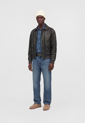 GUESS JEANS Преходно яке в черно: отпред