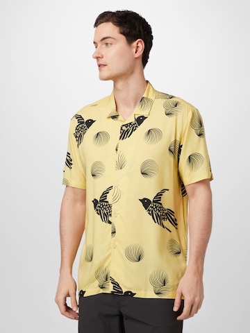 Coupe regular Chemise Ben Sherman en jaune : devant