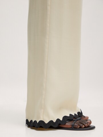 Regular Pantalon 'Meena' EDITED en beige
