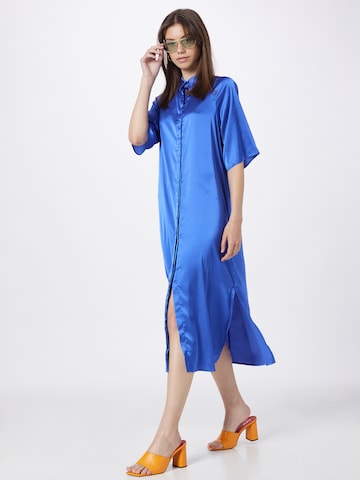 Monki - Vestido camisero en azul