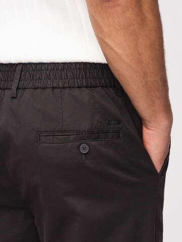 Ombre Regular Chinohose in Schwarz