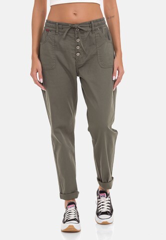 CIPO & BAXX Regular Pants in Green: front