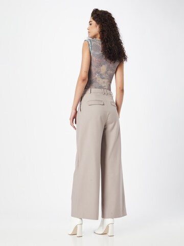 WEEKDAY Wide leg Pleat-Front Pants 'Esme' in Grey